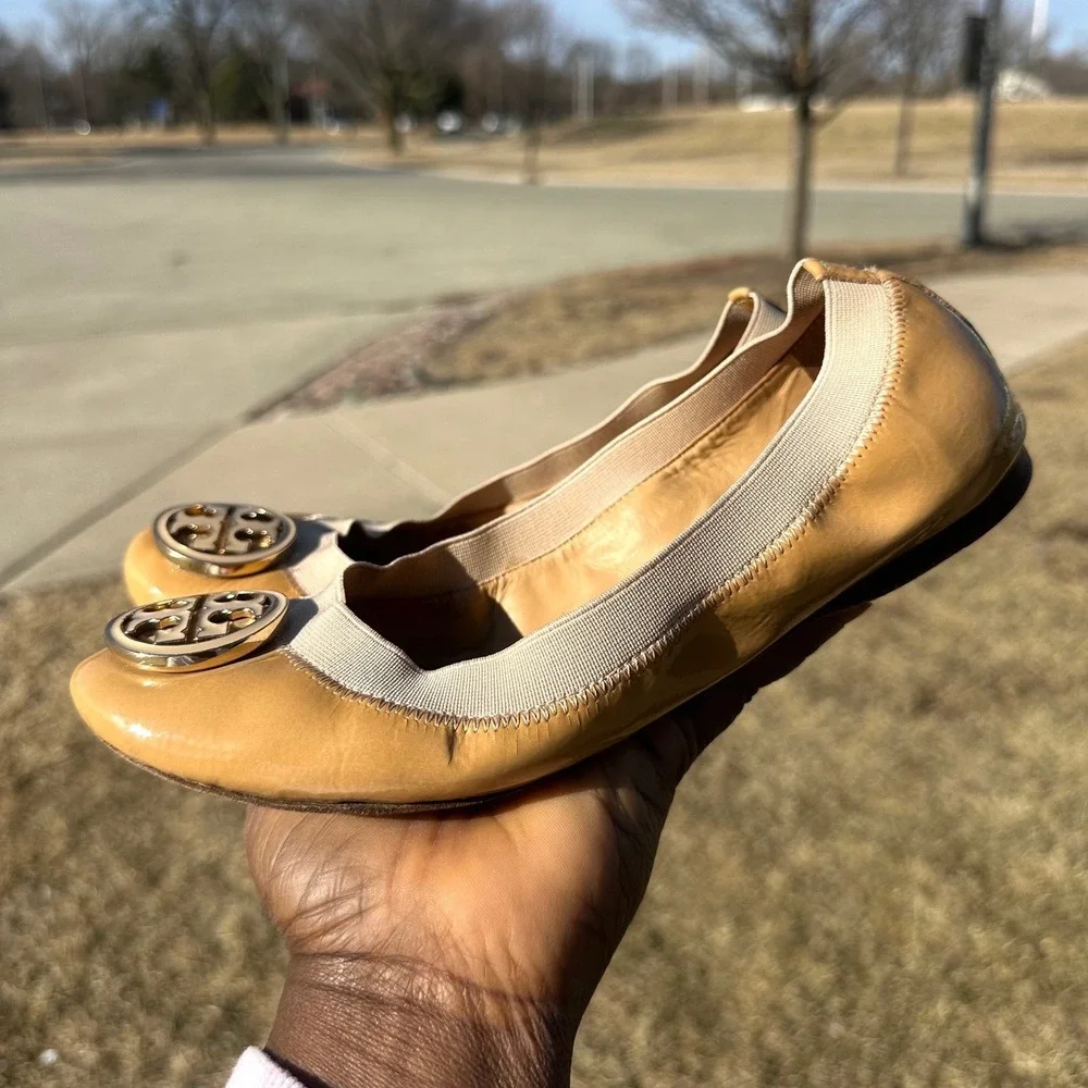 Tory Burch Women's‎ Caroline Patent Leather Ballet Flats Size 7.5 Tan